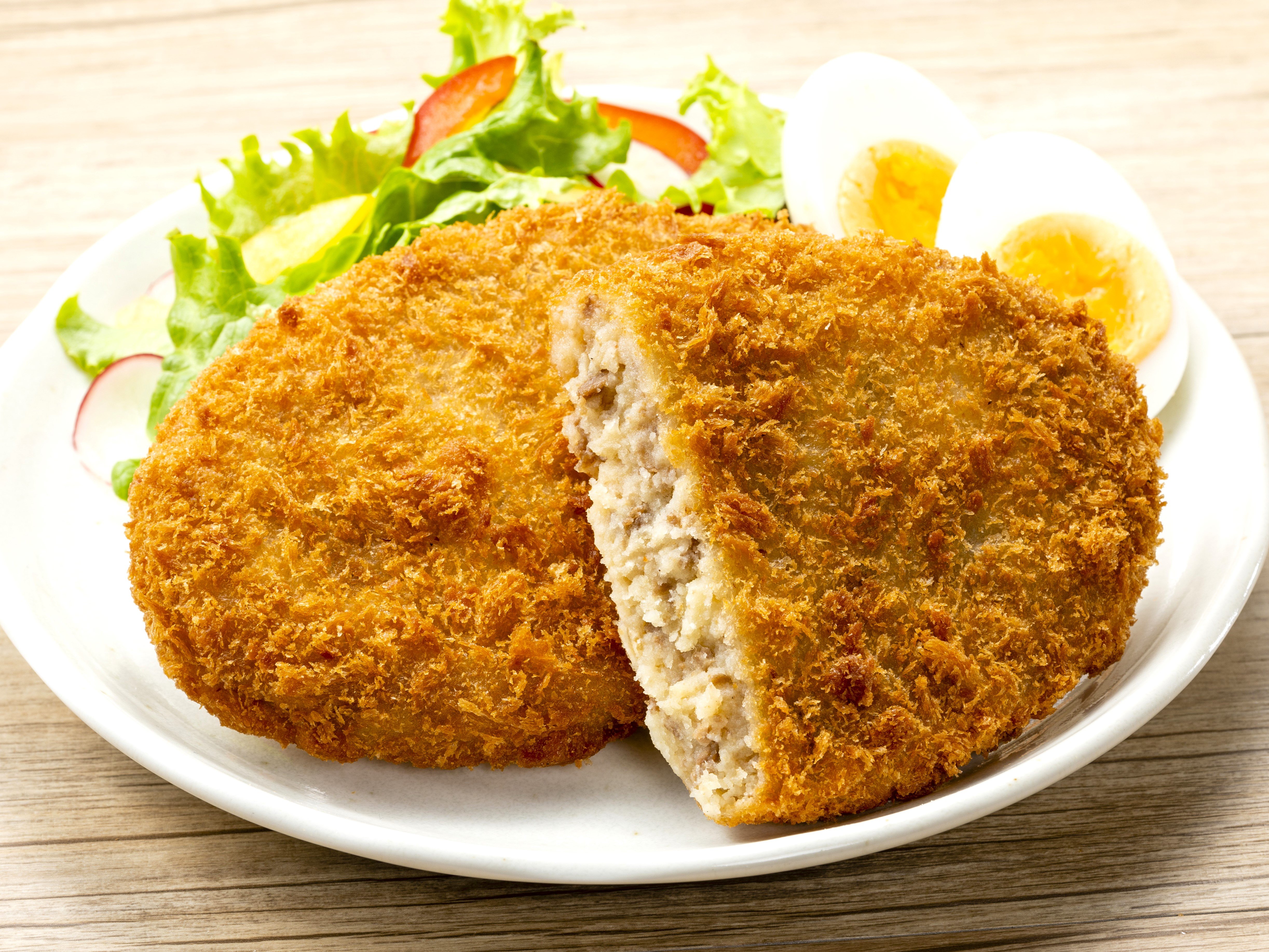 大きな肉コロッケ