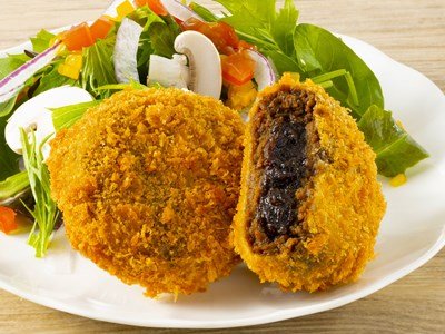 二層のブラックカレーコロッケ