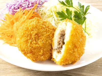二層の牛肉入りコロッケ